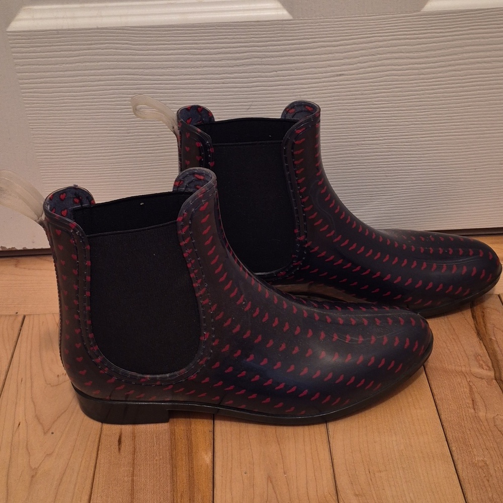 Henry Ferrera Women's Size 10 Stylish Black and Red Heart Ankle Rain Boots - Picture 2 of 7